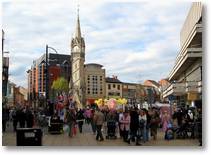 The Town Centre on Saturday afternoon as an analogy for social networks